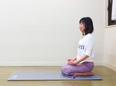 大きく伸びるポーズ⑤